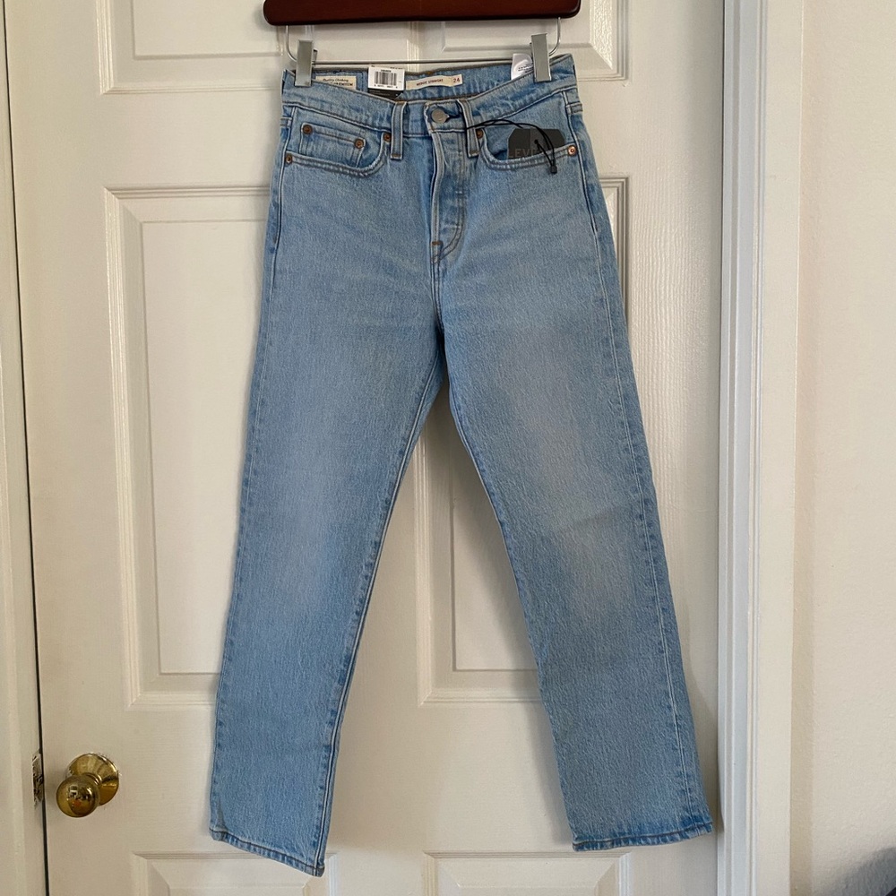 Levis wedgie straight light wash classic 24
